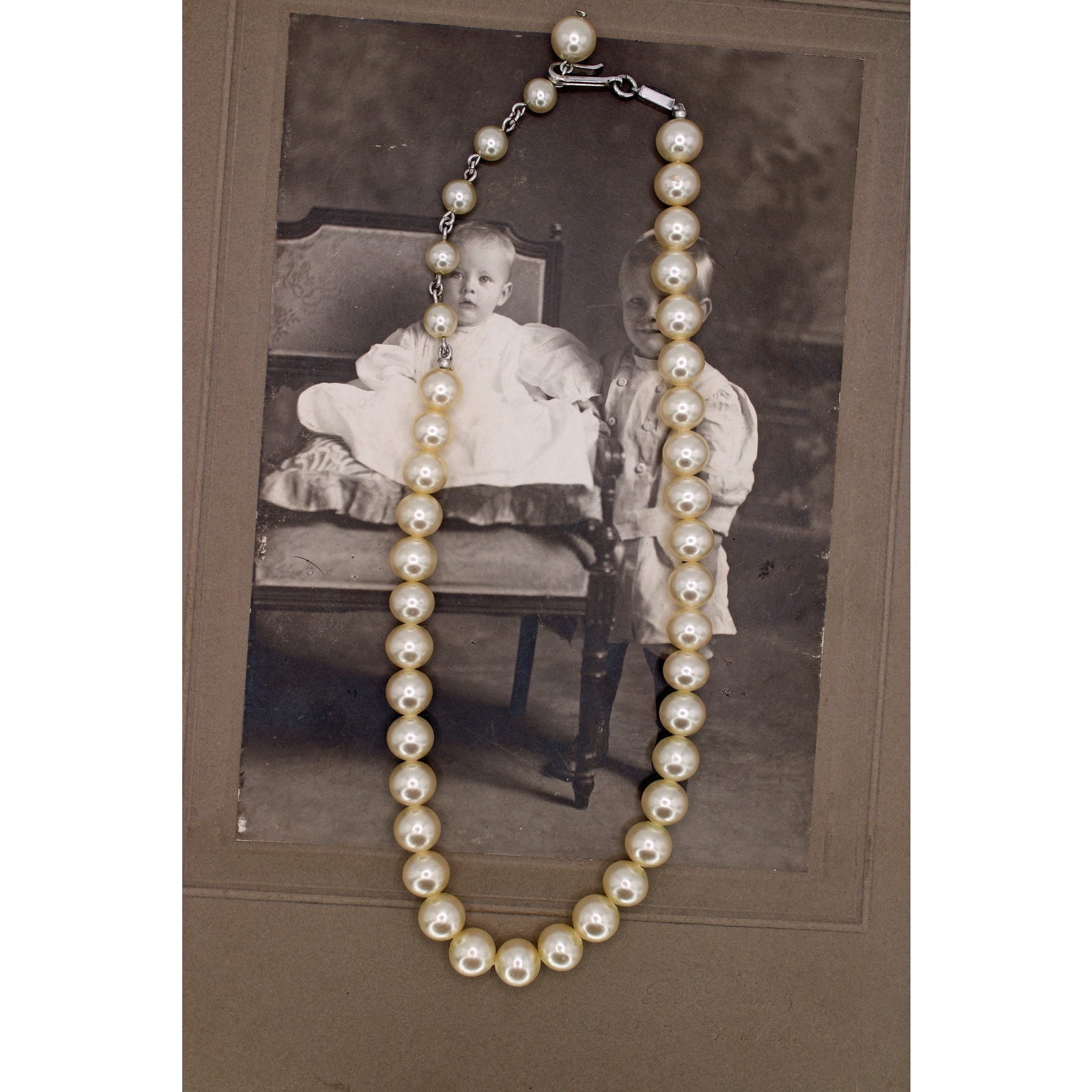 Crown Trifari Faux Pearl Choker Necklace 28$